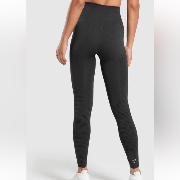 Gymshark black VITAL SEAMLESS 2.0 LEGGINGS size medium NWT - Picture 6 of 7